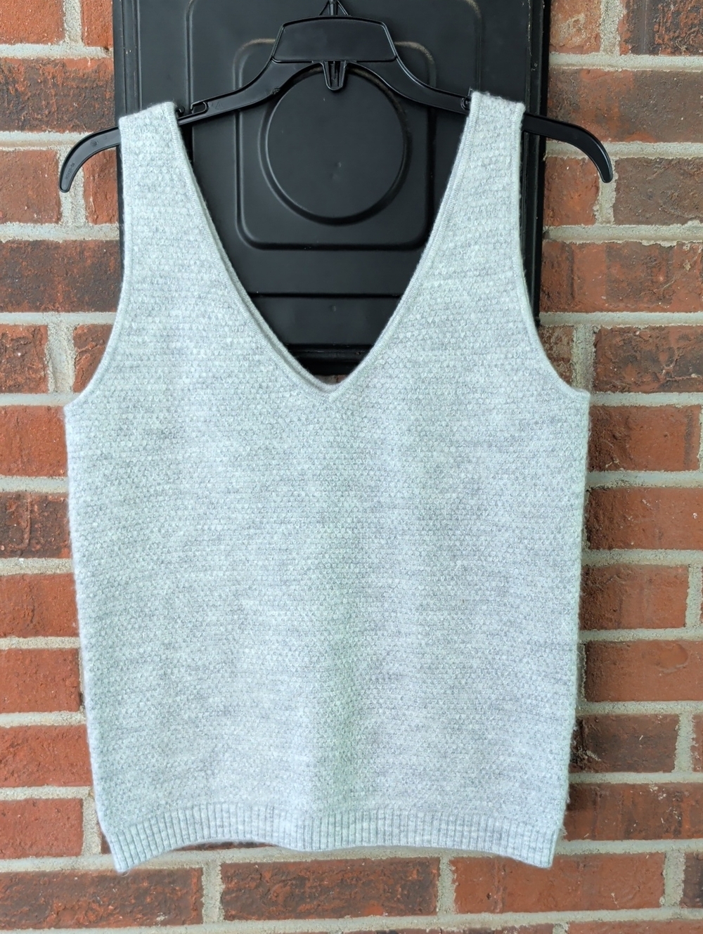 Lilly Pulitzer Light Gray Acrylic Blend V-Neck Sweater Vest Size M (1046)